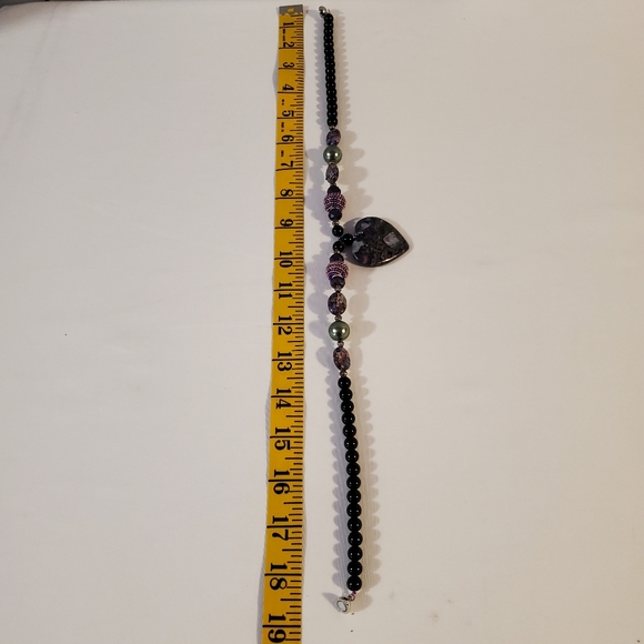 Heart Shaped Pendant Necklace - Picture 4 of 4